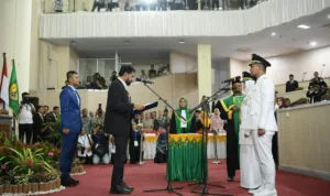 Pelantikan Illiza sebagai Wali Kota Banda Aceh Gubernur Aceh