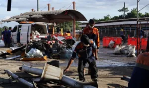 kecelakaan-beruntun-di-gerbang-tol-ciawi-bogor_169 Kecelakaan Gerbang Tol Ciawi