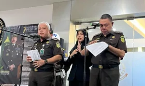 konferensi-pers-kasus-korupsi-tata-kelola-minyak-ondangdetikcom-1740413750544_169 Kejagung