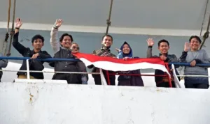 pengungsi-indonesia-tiba-di-pangkalan-angkatan-laut-raja-faisal-di-jeddah-pada-26-april-23-setelah-operasi-penyelamatan-dari-s_169 Ribuan WNI di AS Terancam