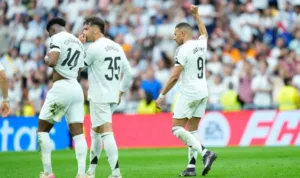 Real Madrid Kylian Mbappe (kanan) Mbappé