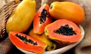 Ilustrasi Pepaya Dikonsumsi Bersama Pepaya