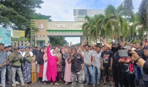 Aksi Damai Penambang Nagan Raya Melawan