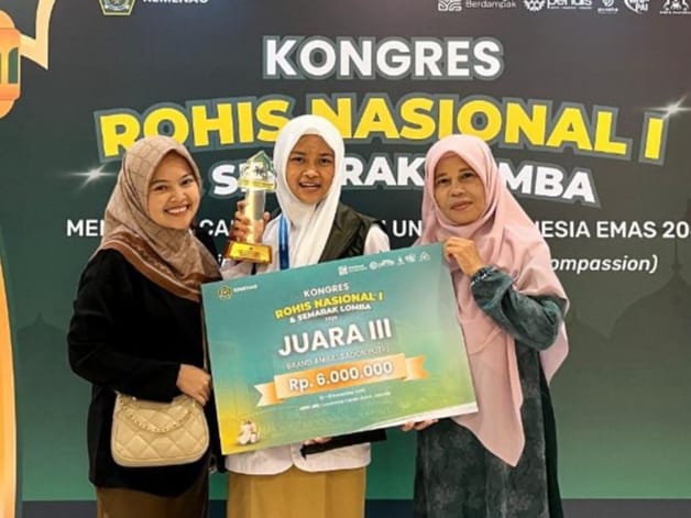 Siswi SMKPP Negeri Saree