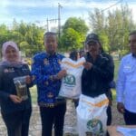 Plt. Kepala Dinas Sosial Aceh, Chaidir, S.E., M.M., Aceh Salurkan Bantuan Beras