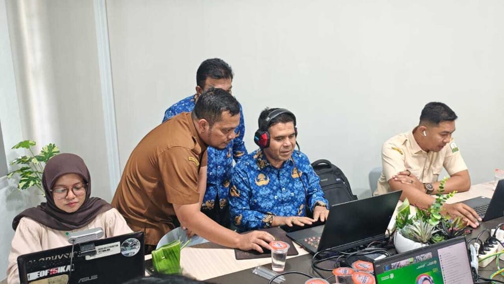 Plt Kepala Dinas Pendidikan Aceh membuka pelaksanaan TKA 2025 jenjang SMA SMK SLB di Banda Aceh