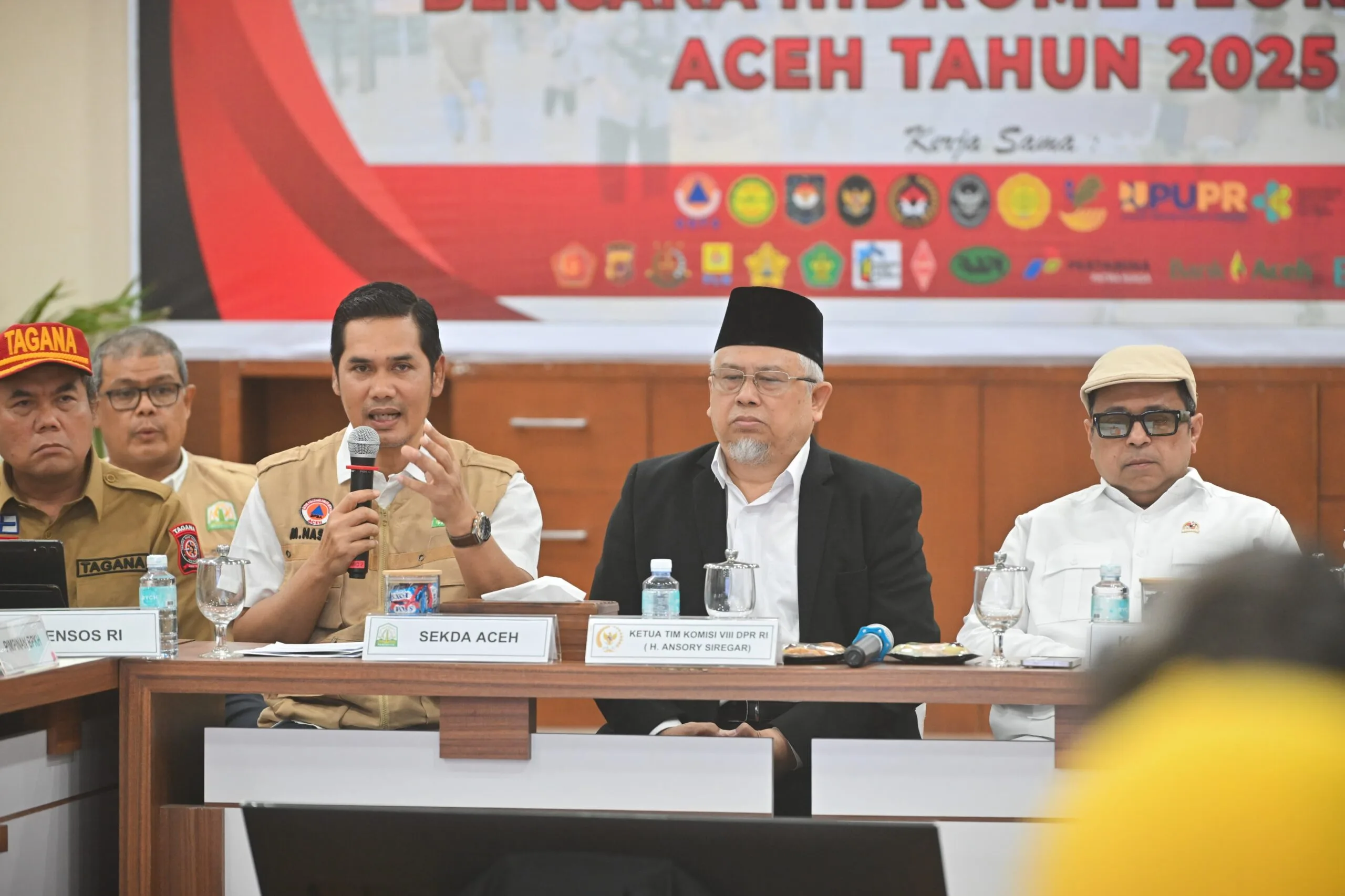 Rapat Sekda Aceh dan Komisi VIII DPR RI membahas penanganan banjir besar di Aceh Rapat Sekda Aceh dan Komisi VIII DPR RI membahas penanganan banjir besar di Aceh