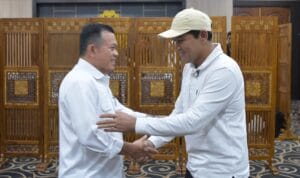 Wakil Gubernur Aceh menerima bantuan Gubernur Jambi untuk korban banjir Aceh di Bandara SIM Wakil Gubernur Aceh menerima bantuan Gubernur Jambi untuk korban banjir Aceh di Bandara SIM.