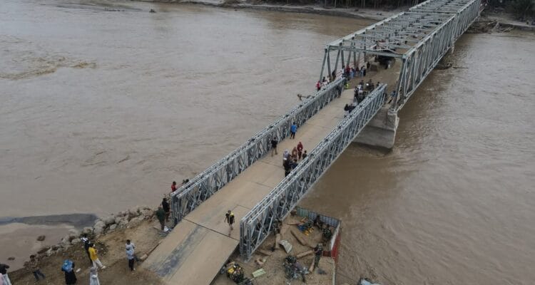 Jembatan Bailey Teupin Mane yang menghubungkan Kabupaten Bireuen dan Bener Meriah resmi dibuka pascabanjir dan longsor Jembatan Bailey Teupin Mane yang menghubungkan Kabupaten Bireuen dan Bener Meriah resmi dibuka pascabanjir dan longsor