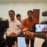 Menteri Pertanian Amran Sulaiman dan Gubernur Aceh Muzakir Manaf membahas pemulihan sawah Aceh terdampak banjir bandang.