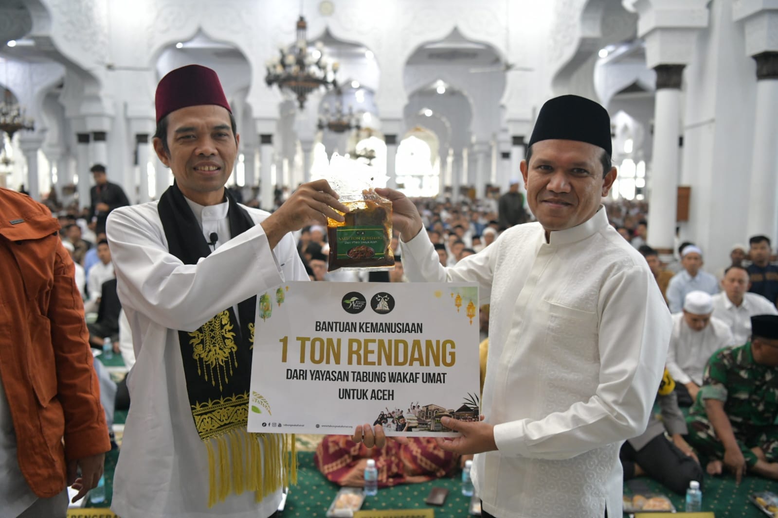 Doa bersama peringatan tsunami Aceh ke-21 di Masjid Raya Baiturrahman dipimpin Wagub Aceh dan Ustadz Abdul Somad