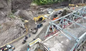 Jembatan Tenge Besi di Bener Meriah kembali dibuka setelah diperbaiki pascabanjir dan longsor Jembatan Tenge Besi di Bener Meriah kembali dibuka setelah diperbaiki pascabanjir dan longsor