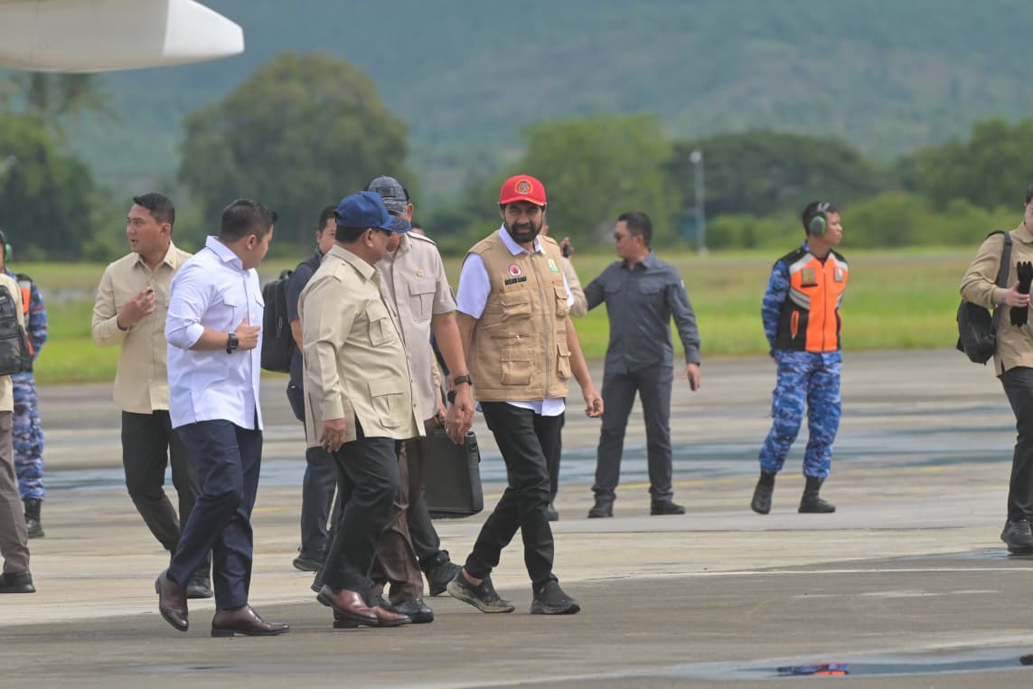 Prabowo dan Muzakir Manaf meninjau lokasi bencana Aceh via helikopter