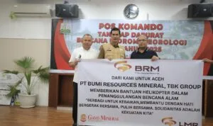 Helikopter bantuan PT Bumi Resources Mineral untuk penanganan banjir dan longsor di Aceh Helikopter bantuan PT Bumi Resources Mineral untuk penanganan banjir dan longsor di Aceh