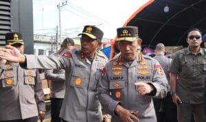 Kapolri Listyo Sigit meninjau posko pengungsian warga terdampak banjir di Aceh Tamiang. Kapolri Listyo Sigit meninjau posko pengungsian warga terdampak banjir di Aceh Tamiang.