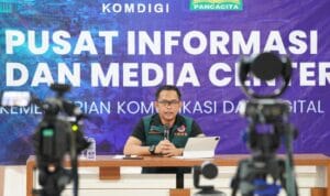 Petugas SAR gabungan melakukan pencarian korban banjir dan longsor di wilayah terdampak bencana hidrometeorologi di Aceh. Petugas SAR gabungan melakukan pencarian korban banjir dan longsor di wilayah terdampak bencana hidrometeorologi di Aceh.