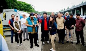 Menkomdigi Meutya Hafid meninjau pemulihan jaringan telekomunikasi dan menyalurkan bantuan pascabanjir di Aceh Tamiang