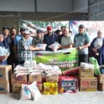 Gubernur Aceh Muzakir Manaf menerima bantuan kemanusiaan dari solidaritas Malaysia untuk Aceh bagi korban banjir dan longsor Aceh Gubernur Aceh Muzakir Manaf menerima bantuan kemanusiaan dari solidaritas Malaysia untuk Aceh bagi korban banjir dan longsor Aceh