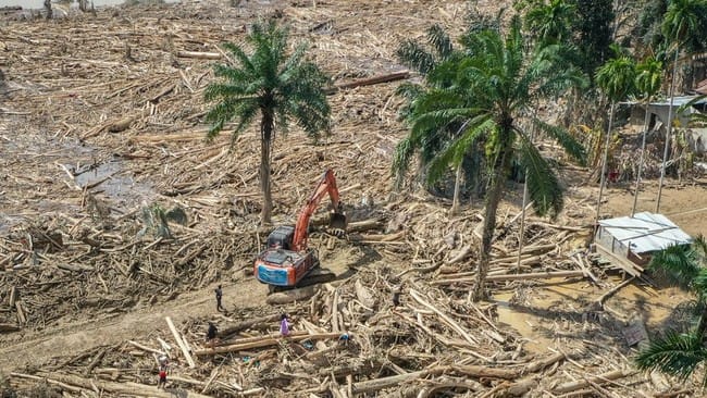 kayu gelondongan banjir Sumatra Kapolri Listyo Sigit Prabowo umumkan korporasi tersangka kasus kayu gelondongan banjir Sumatra