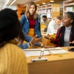 Ilustrasi Davidson College membangun jaringan wacana sipil nasional di perguruan tinggi Amerika Serikat melalui hibah federal pendidikan