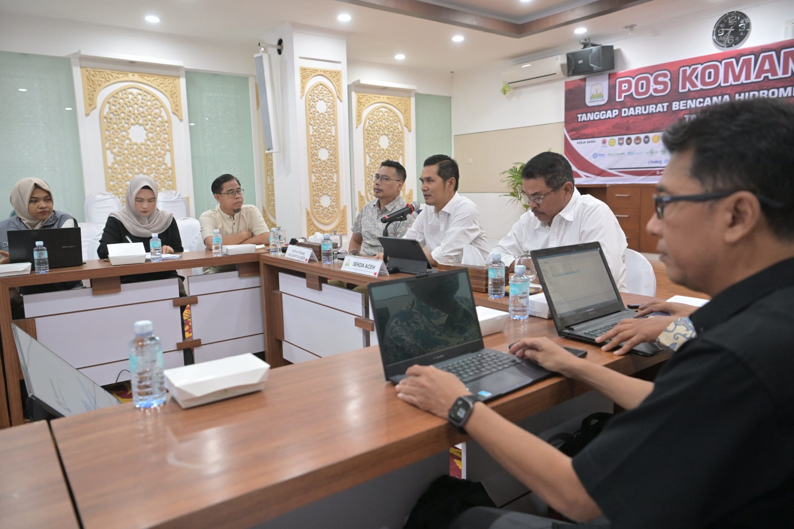 Sekda Aceh M Nasir bersama tim tanggap darurat membahas perpanjangan masa tanggap darurat dan enam klaster pemulihan pascabencana di Banda Aceh