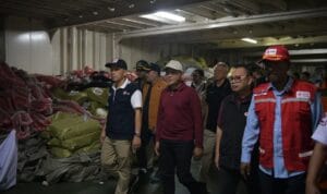 Wakil Gubernur Aceh menerima bantuan kemanusiaan PMI berupa beras dan logistik di Pelabuhan Krueng Geukuh Aceh Utara Wakil Gubernur Aceh menerima bantuan kemanusiaan PMI berupa beras dan logistik di Pelabuhan Krueng Geukuh Aceh Utara.