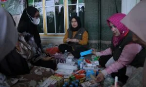 Anggota PIKABAS peduli banjir Aceh menyalurkan bantuan logistik dan layanan kesehatan gratis kepada warga terdampak di Aceh Tamiang dan Aceh Timur.