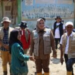 Bunda Guru Aceh Apresiasi Guru Pascabencana Membersihkan Sekolah.