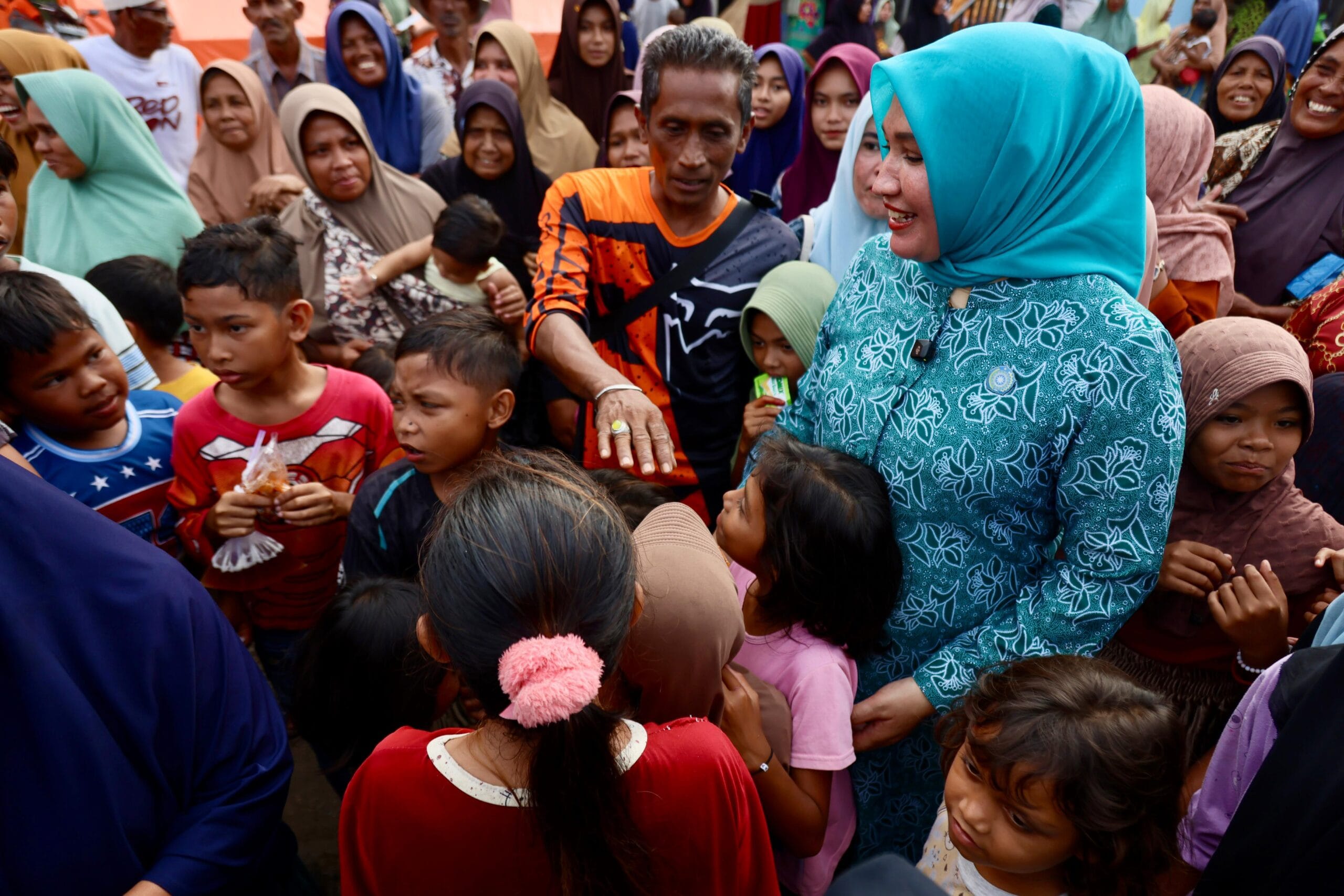 Ketua TP PKK Aceh melakukan trauma healing anak pengungsi banjir Aceh Utara melalui kegiatan Peulale Aneuk Miet