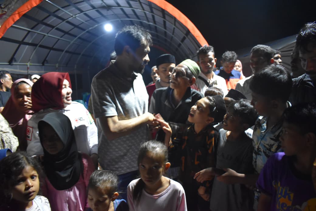 Gubernur Aceh meninjau pengungsian korban banjir di Sawang Aceh Utara Gubernur Aceh meninjau pengungsian korban banjir di Sawang Aceh Utara