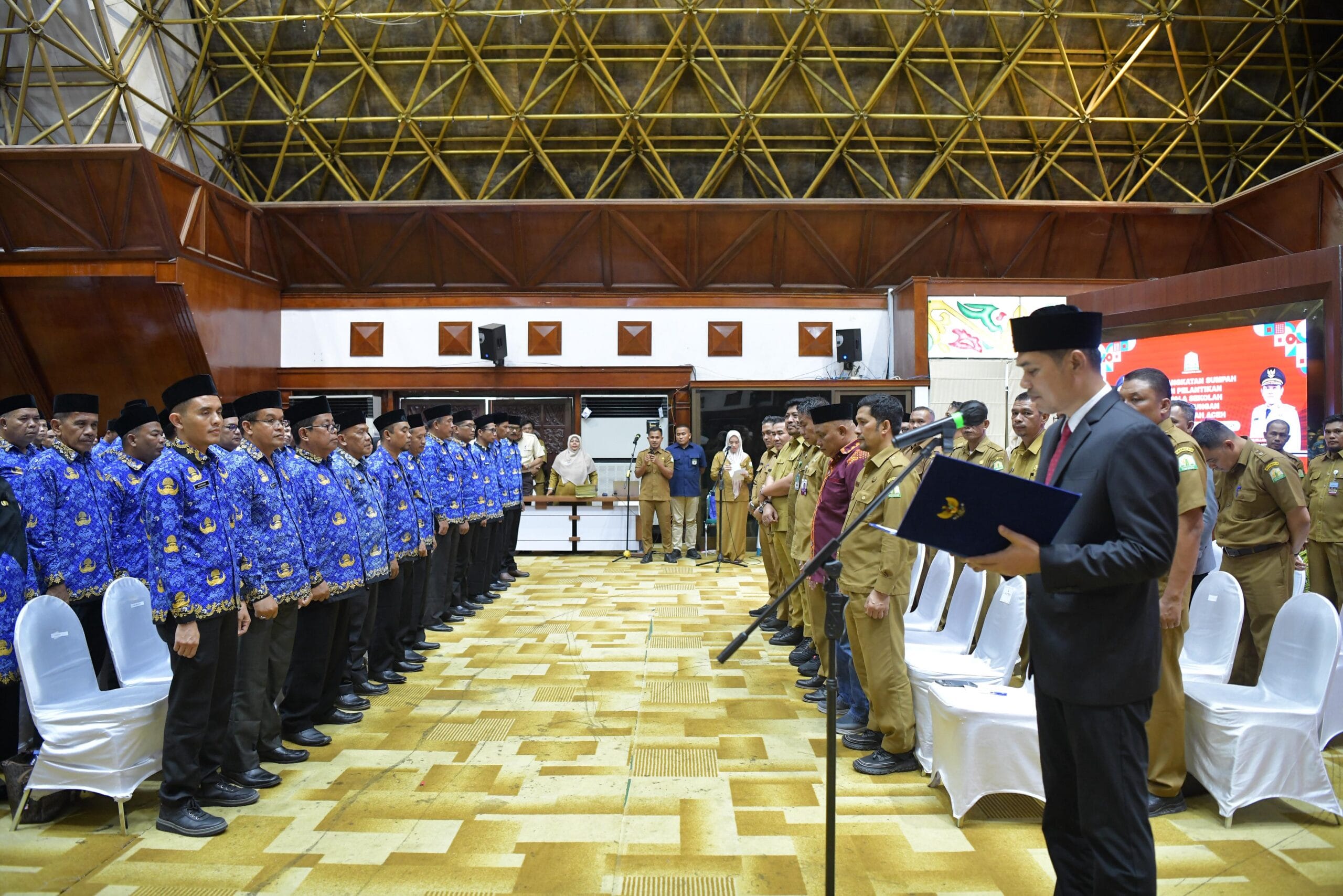 Sekda Aceh M Nasir melantik 201 kepala sekolah SMA SMK SLB Aceh Sekda Aceh M Nasir melantik 201 kepala sekolah SMA SMK SLB Aceh