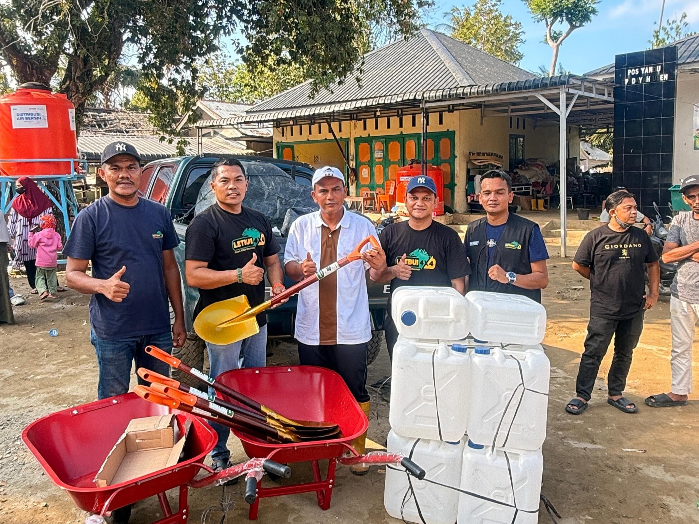 Bantuan banjir Pidie Jaya disalurkan relawan Club LB 4x4 Aceh ke Desa Dayah Usen