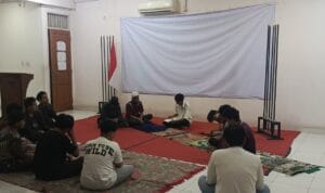 Peserta Pelajar Islam Indonesia menggelar doa bersama dan orasi kemanusiaan untuk korban banjir dan longsor di Sumatera Peserta Pelajar Islam Indonesia menggelar doa bersama dan orasi kemanusiaan untuk korban banjir dan longsor di Sumatera