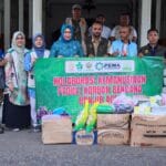 Ketua TP PKK Aceh Marlina Muzakir melepas relawan Aceh untuk misi kemanusiaan pemulihan pascabencana banjir dan longsor di 18 kabupaten/kota