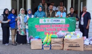 Ketua TP PKK Aceh Marlina Muzakir melepas relawan Aceh untuk misi kemanusiaan pemulihan pascabencana banjir dan longsor di 18 kabupaten/kota