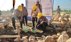 Kapolda Aceh meletakkan batu pertama pembangunan Perumahan Polda Aceh Meutuah Residen di Banda Aceh