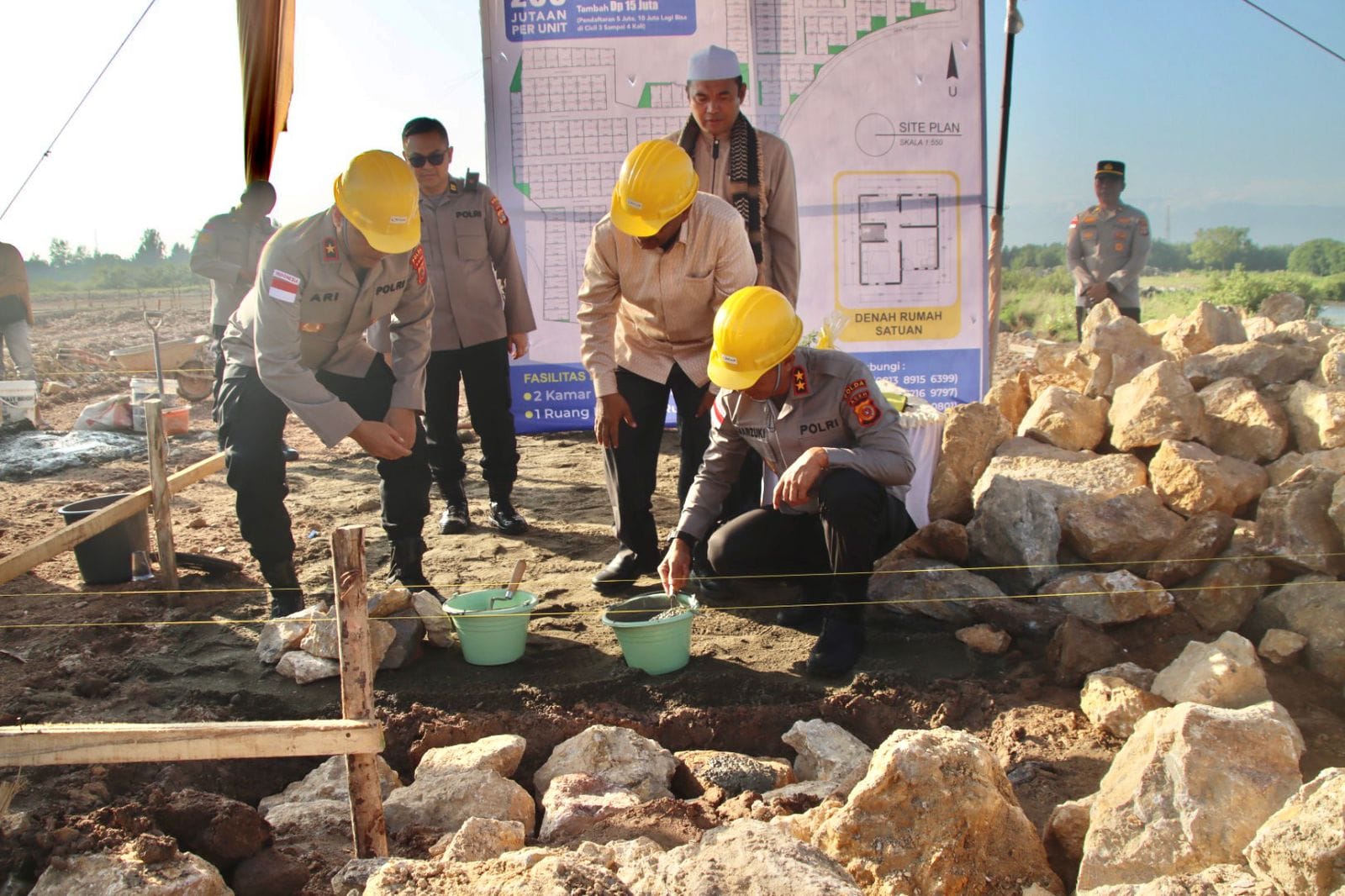 Kapolda Aceh meletakkan batu pertama pembangunan Perumahan Polda Aceh Meutuah Residen di Banda Aceh Kapolda Aceh meletakkan batu pertama pembangunan Perumahan Polda Aceh Meutuah Residen di Banda Aceh