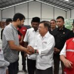 Gubernur Aceh menerima bantuan kemanusiaan PMI Nasional dari Jusuf Kalla di Aceh Utara