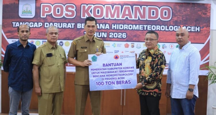 Penyerahan bantuan bencana Aceh Konawe berupa 100 ton beras dari Pemkab Konawe kepada Pemerintah Aceh di Posko Bencana. Penyerahan bantuan bencana Aceh Konawe berupa 100 ton beras dari Pemkab Konawe kepada Pemerintah Aceh di Posko Bencana.