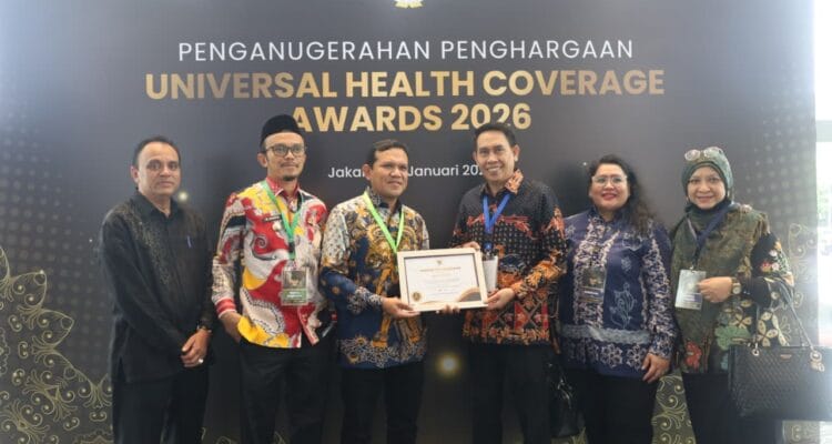 UHC Awards 2026 Aceh diterima Wakil Gubernur Fadhlullah UHC Awards 2026 Aceh diterima Wakil Gubernur Fadhlullah