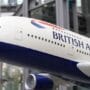 Roda pesawat lepas British Airways Airbus A350-1000 saat lepas landas dari Las Vegas