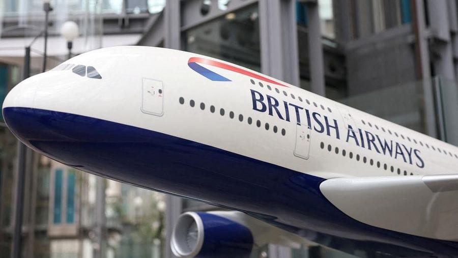 Roda pesawat lepas British Airways Airbus A350-1000 saat lepas landas dari Las Vegas Roda pesawat lepas British Airways Airbus A350-1000 saat lepas landas dari Las Vegas