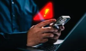 ilustrasi penipuan online OJK umumkan data penipuan keuangan dan pemblokiran rekening terindikasi keuangan ilegal di Indonesia