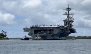 kapal induk USS Abraham Lincoln melakukan patroli di Laut China Selatan membawa jet tempur siluman F-35C milik Angkatan Laut Amerika Serikat.