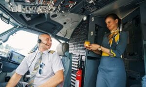 Pramugari menjelaskan kebiasaan pilot pesawat di dalam kokpit