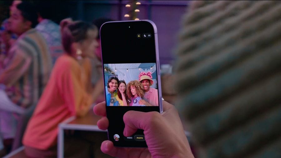 Ilustrasi penipuan vishing melalui telepon asing yang mengancam keamanan data pribadi pengguna ponsel