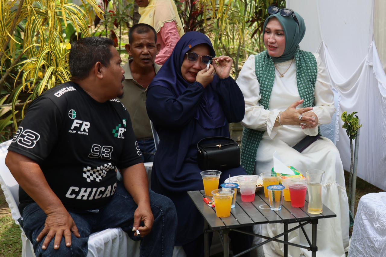 Marlina Muzakir bertemu sopir penyelamat Marlina Muzakir bertemu sopir penyelamat