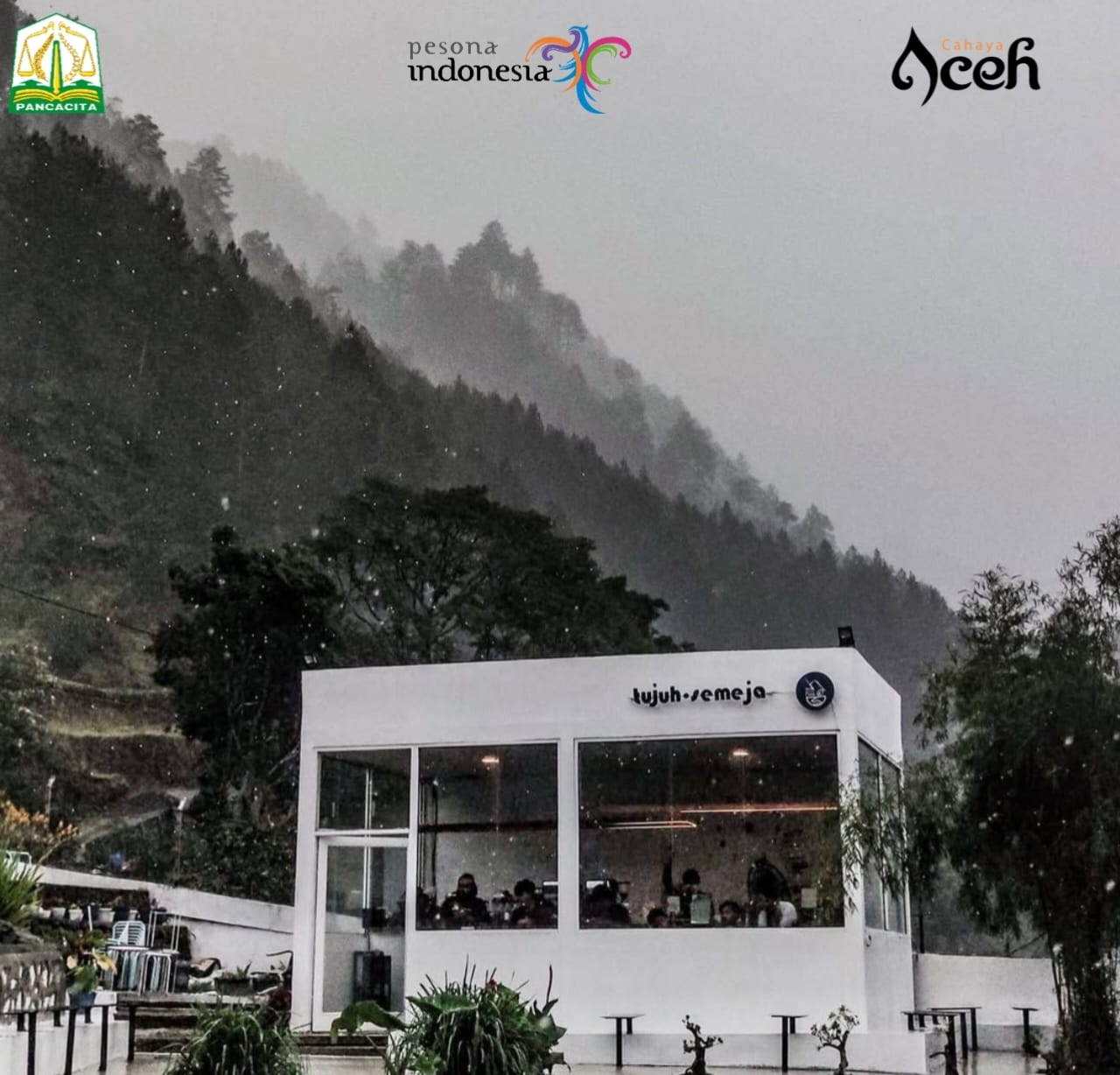 Tujuh Semeja Takengon kopi Gayo panorama Danau Laut Tawar dengan suasana coffeeshop estetik di Aceh Tengah.