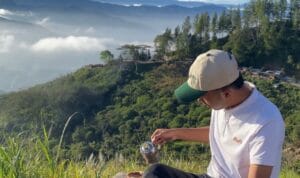 Pantan Terong Gayo negeri atas awan dengan panorama sunrise dan kabut di Aceh Tengah