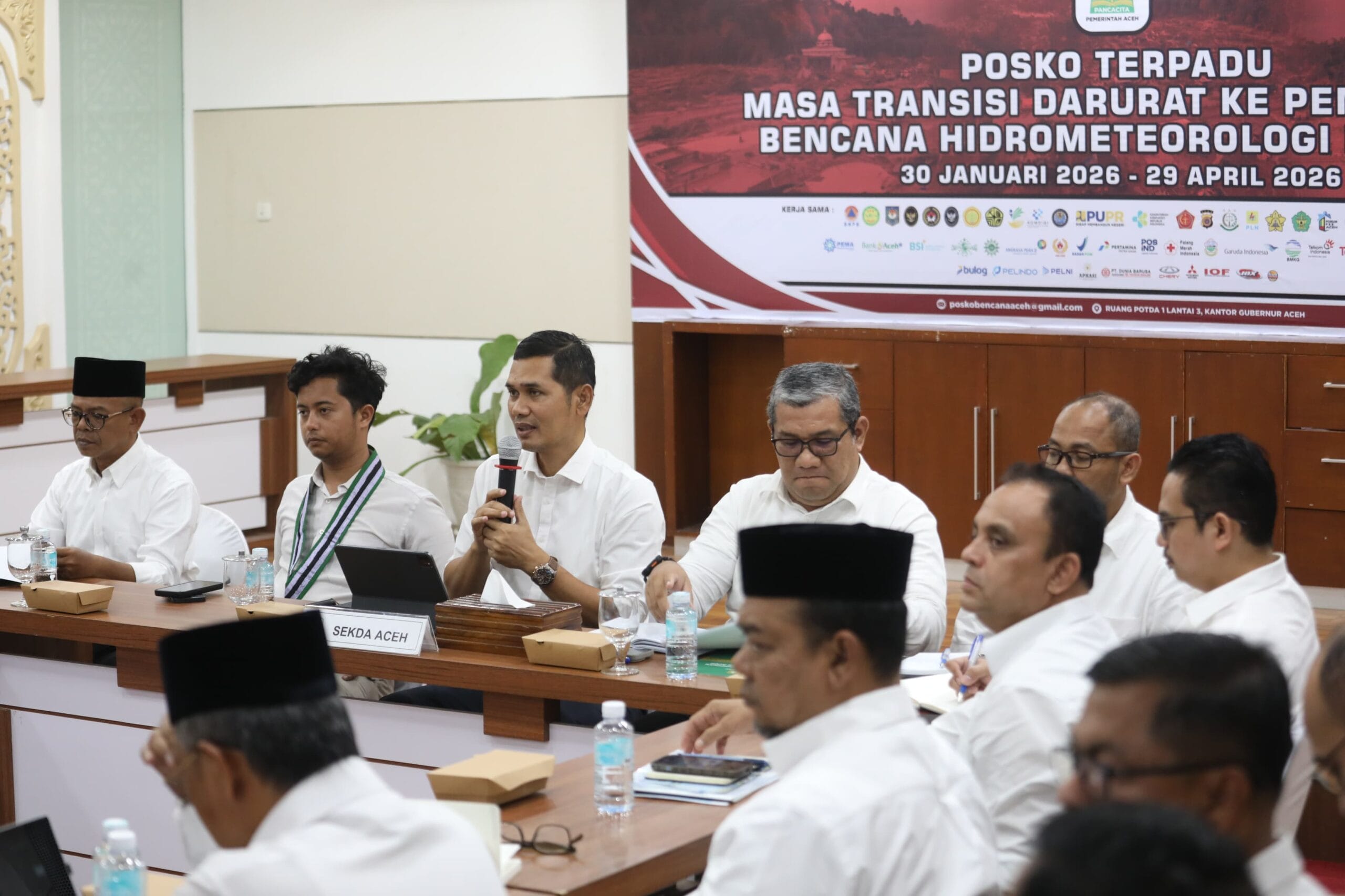 Diskusi Pemerintah Aceh dan mahasiswa terkait evaluasi Pergub JKA Aceh dalam forum FGD di Banda Aceh